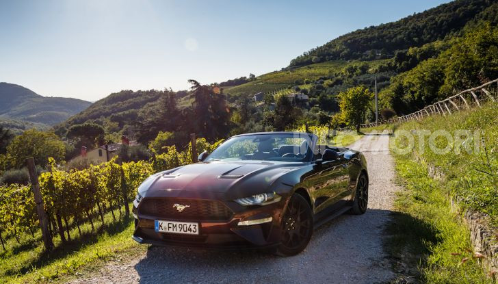 Nuova Ford Mustang GT 2018: La prova del V8 da 450CV - Foto 23 di 27