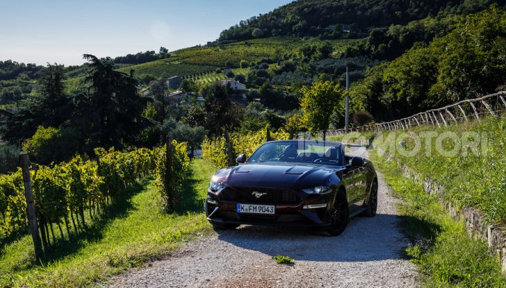 Nuova Ford Mustang GT 2018: La prova del V8 da 450CV - Foto 24 di 27