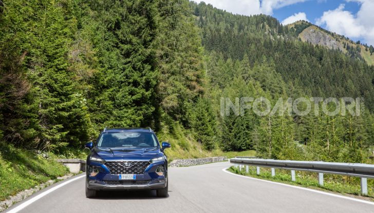 Prova nuova Hyundai Santa Fe 2018: il SUV con 4×4, 7 posti e 200CV - Foto 8 di 24
