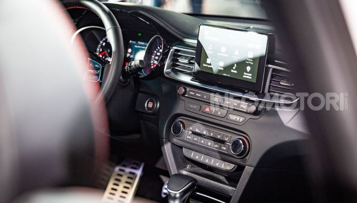 KIA ProCeed 2018, la nuova Shooting Brake Made in Europe - Foto 15 di 17