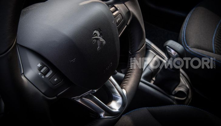 Peugeot 208 Signature, 1.200 esemplari dal design esclusivo - Foto 5 di 10