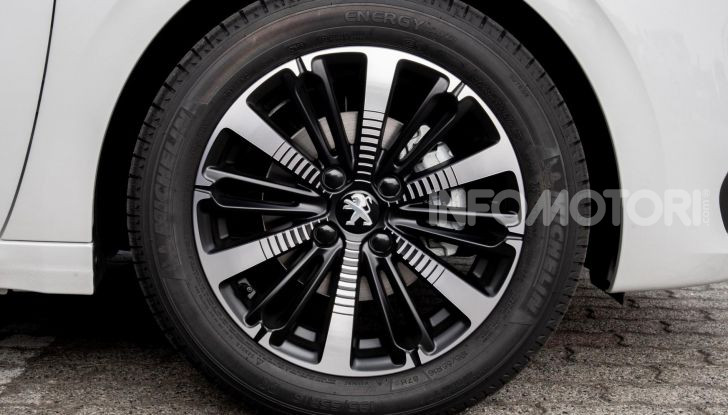 Peugeot 208 Signature, 1.200 esemplari dal design esclusivo - Foto 9 di 10