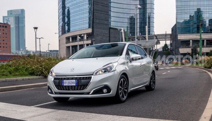 Peugeot 208 Signature, 1.200 esemplari dal design esclusivo - Foto 1 di 10