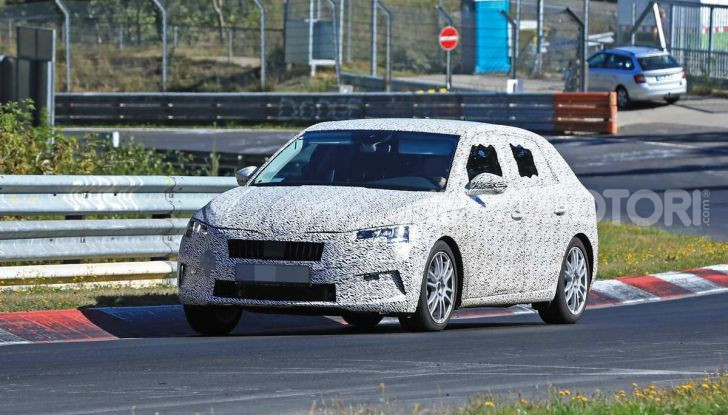 Skoda Rapid Spaceback 2019 foto spia della nuova generazione - Foto 17 di 20