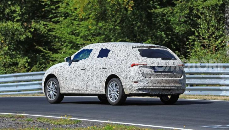 Skoda Rapid Spaceback 2019 foto spia della nuova generazione - Foto 20 di 20