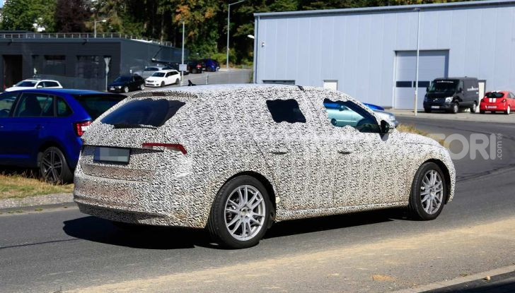 Skoda Rapid Spaceback 2019 foto spia della nuova generazione - Foto 8 di 20