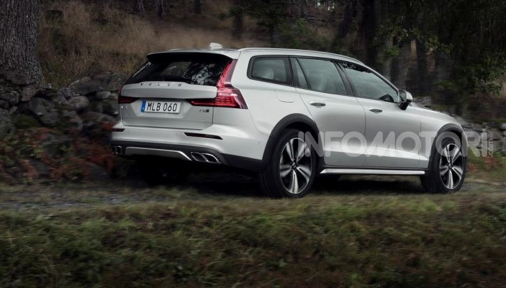 Volvo V60 Cross Country, familiare a ruote alte anche ibrida plug-in - Foto 10 di 12