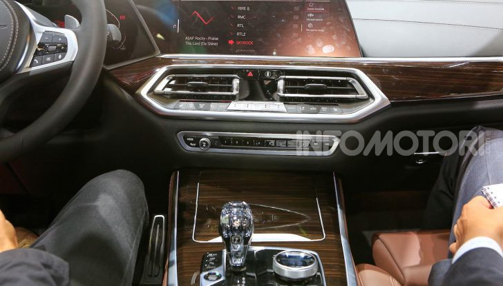BMW X5, la quarta generazione debutta su strada - Foto 20 di 23