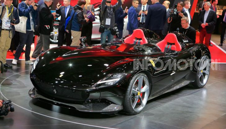 Ferrari Monza SP1 e SP2, nasce la serie limitata Icona - Foto 18 di 21