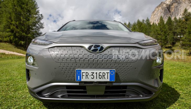 Hyundai Kona EV, test drive del SUV elettrico - Foto 12 di 18