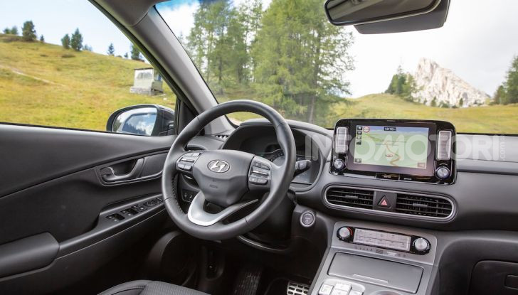 Hyundai Kona EV, test drive del SUV elettrico - Foto 8 di 18