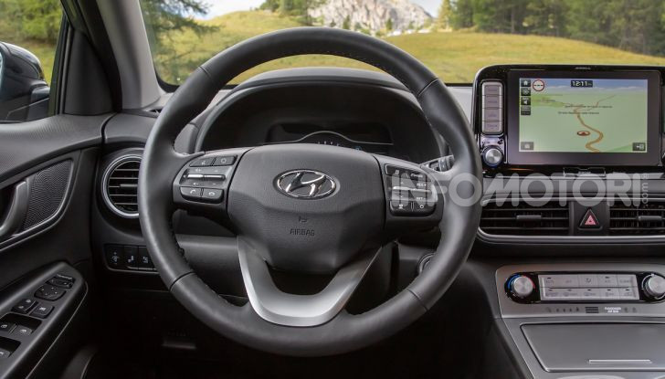 Hyundai Kona EV, test drive del SUV elettrico - Foto 13 di 18