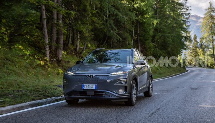 Hyundai Kona EV, test drive del SUV elettrico - Foto 1 di 18