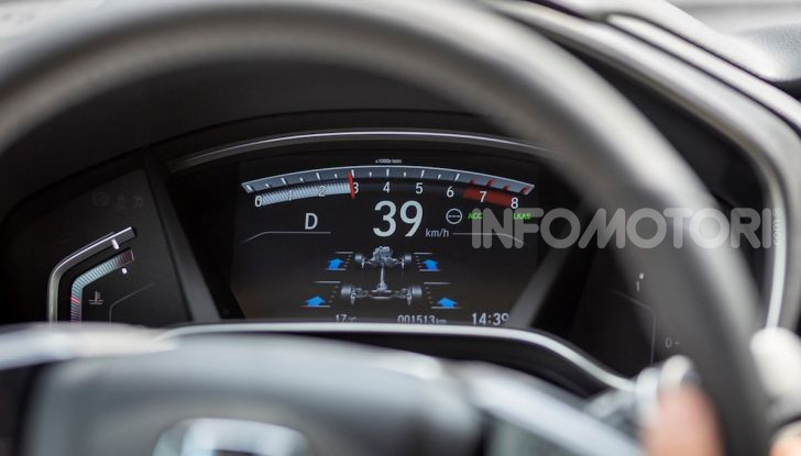 Nuova Honda CR-V 2018, la prova del SUV nipponico con motore V-TEC - Foto 14 di 27