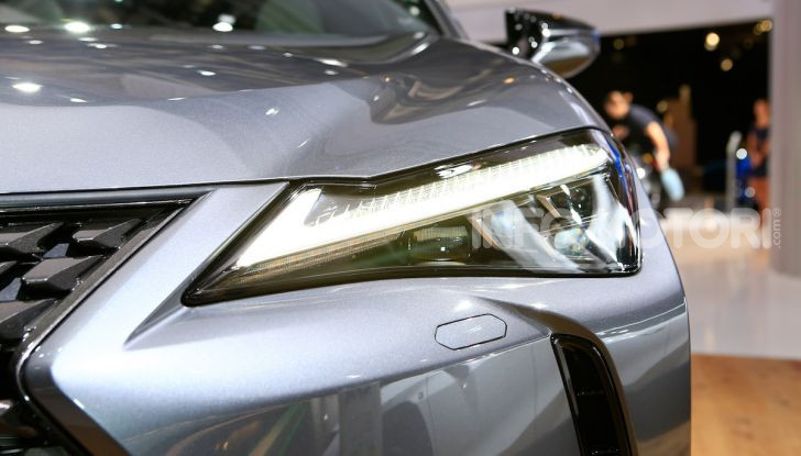 Lexus UX 2018, il crossover cittadino del marchio nipponico - Foto 5 di 13