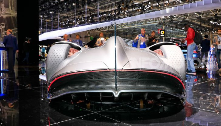 Mercedes Vision EQ Silver Arrow Concept - Foto 18 di 24