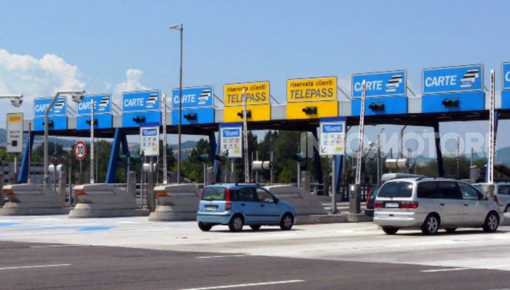 Primo weekend di grandi rientri: bollino rosso sulle strade italiane - Foto 1 di 7