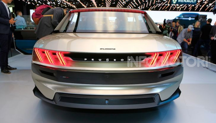 Peugeot e-Legend Concept, l’elettrica a guida autonoma del futuro - Foto 10 di 16