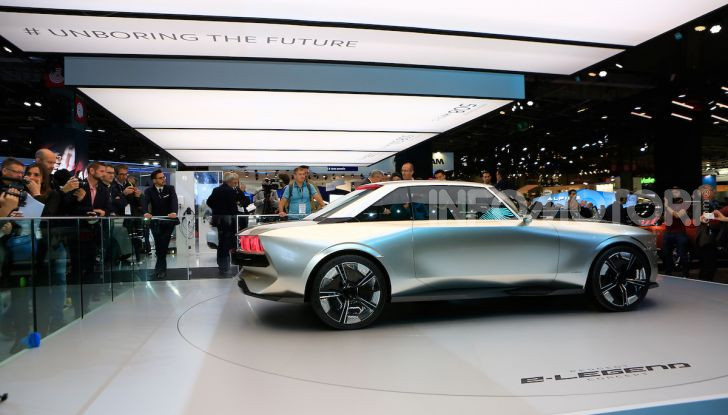 Peugeot e-Legend Concept, l’elettrica a guida autonoma del futuro - Foto 14 di 16