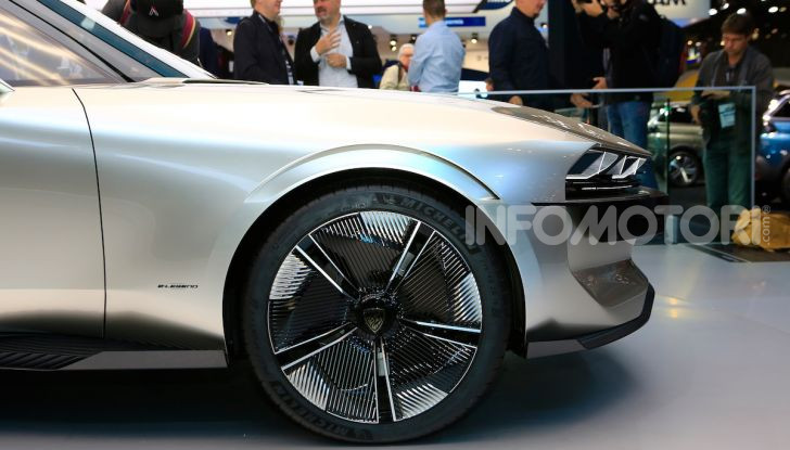 Peugeot e-Legend Concept, l’elettrica a guida autonoma del futuro - Foto 9 di 16