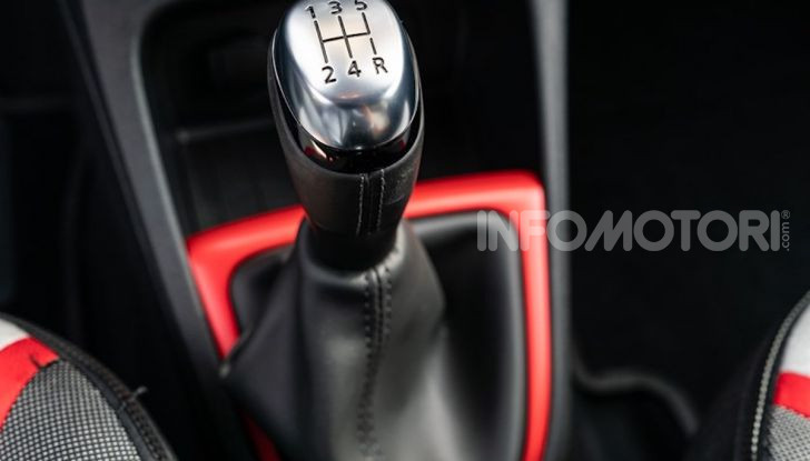 Renault Captur Tokyo Edition: l’auto che si compra sui social con Garage Italia - Foto 18 di 38