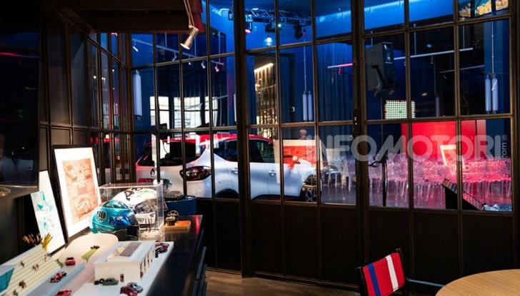 Renault Captur Tokyo Edition: l’auto che si compra sui social con Garage Italia - Foto 25 di 38