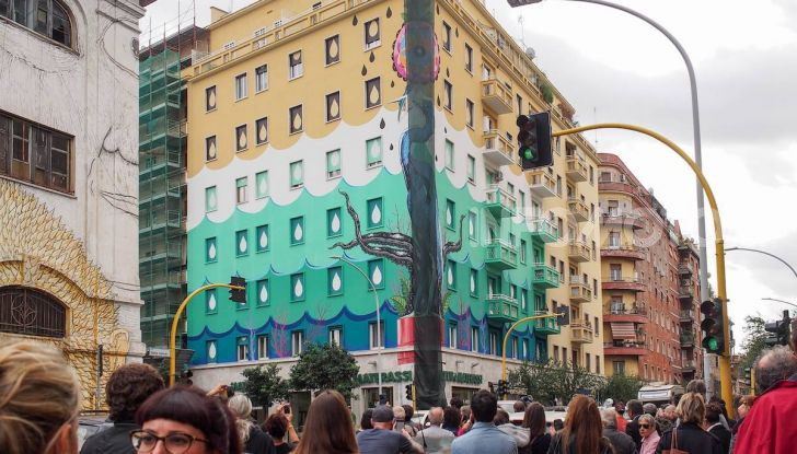 Roma, Il murales di Iena Cruz pulisce l’aria grazie a vernice AirLite - Foto 9 di 21