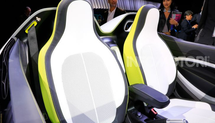 Smart forease, city car open air su base smart EQ fortwo cabrio - Foto 14 di 20