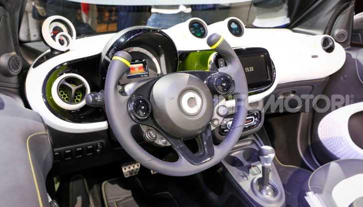 Smart forease, city car open air su base smart EQ fortwo cabrio - Foto 9 di 20