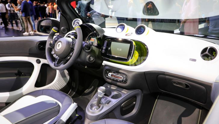 Smart forease, city car open air su base smart EQ fortwo cabrio - Foto 17 di 20