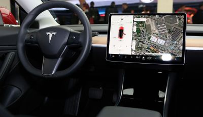 Tesla, aggiornato il software 9 e la app