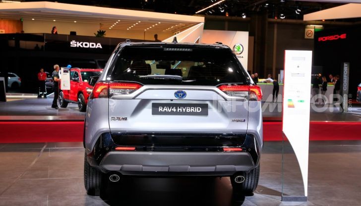 Toyota RAV4 2018, il SUV nipponico fa ritorno al fuoristrada - Foto 12 di 16