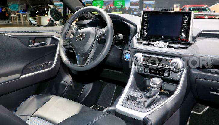 Toyota RAV4 2018, il SUV nipponico fa ritorno al fuoristrada - Foto 9 di 16