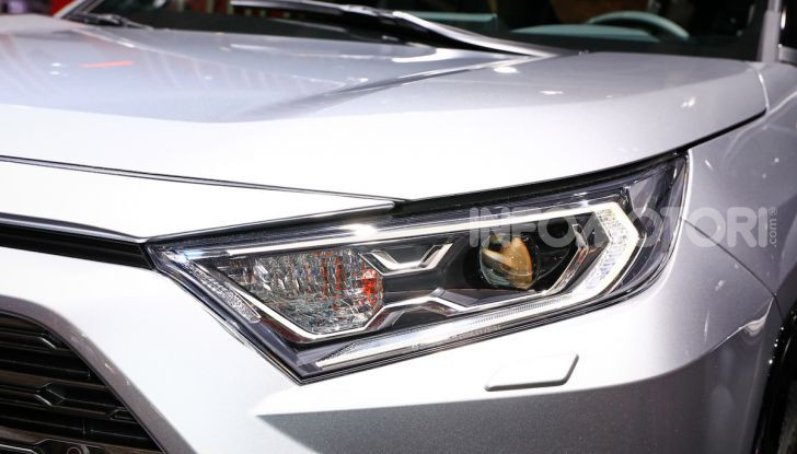 Toyota RAV4 2018, il SUV nipponico fa ritorno al fuoristrada - Foto 5 di 16