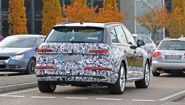 Audi Q7, primi test per la nuova generazione - Foto 15 di 28