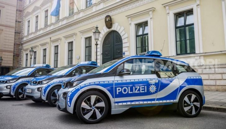 Arnold Schwarzenegger protagonista di uno scherzo sulle auto elettriche - Foto 11 di 13