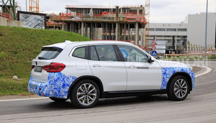 BMW iX3 2020: il SUV elettrico premium è Made in China - Foto 14 di 59