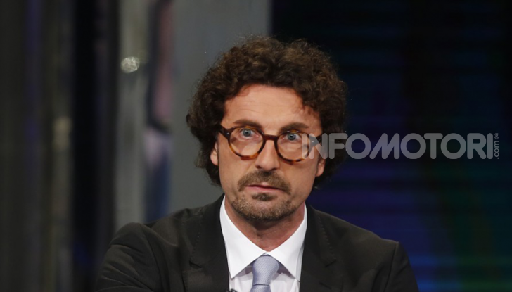 Auto con targa estera, fioccano multe e confische - Foto 3 di 6