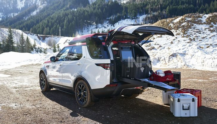 Land Rover e Croce Rossa per aiutare in caso di catastrofe naturale - Foto 1 di 7