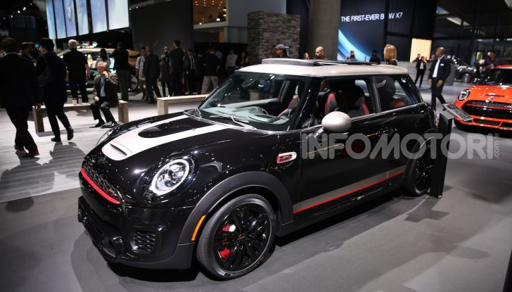 MINI, le foto LIVE dallo stand del Salone di Los Angeles 2018 - Foto 2 di 14
