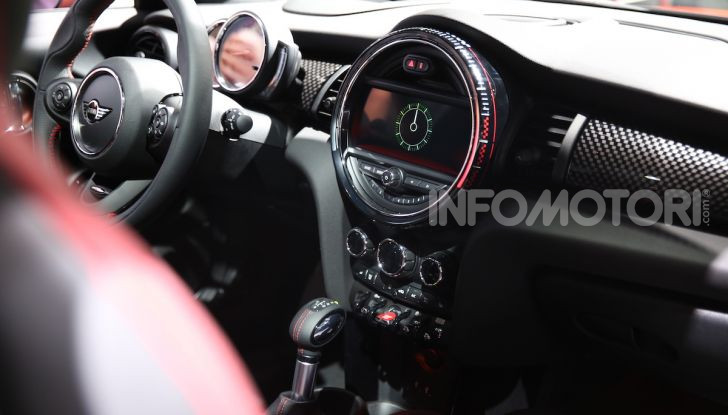 MINI, le foto LIVE dallo stand del Salone di Los Angeles 2018 - Foto 9 di 14