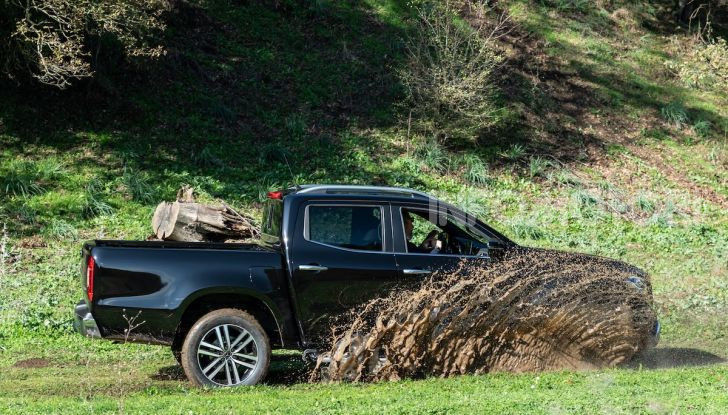 Mercedes-Benz X 350d 4Matic, prova del 6 cilindri da 3,0 litri - Foto 40 di 49