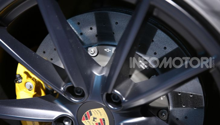 Nuova Porsche 911 992, innovazione e tradizione per la Super 8 - Foto 4 di 29