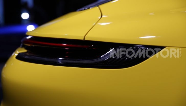 Nuova Porsche 911 992, innovazione e tradizione per la Super 8 - Foto 7 di 29