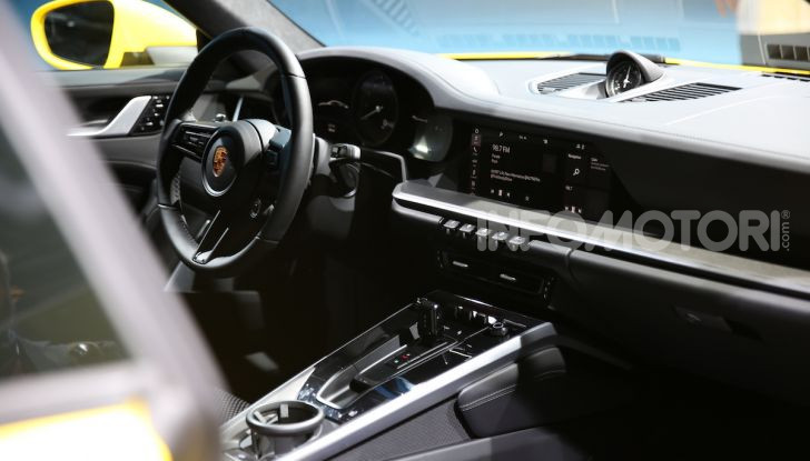 Nuova Porsche 911 992, innovazione e tradizione per la Super 8 - Foto 8 di 29