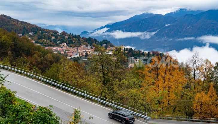 Renault Clio Moschino 2018: la francese più venduta in Italia si veste italiano - Foto 31 di 42