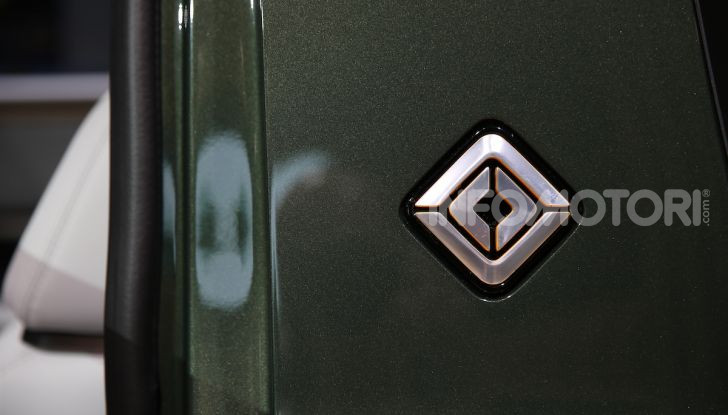 Rivian R1T, il pick-up elettrico da 764 CV - Foto 12 di 32