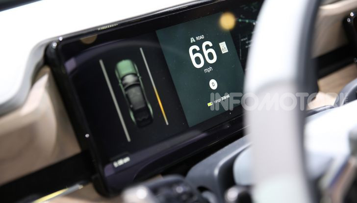 Rivian R1T, il pick-up elettrico da 764 CV - Foto 15 di 32