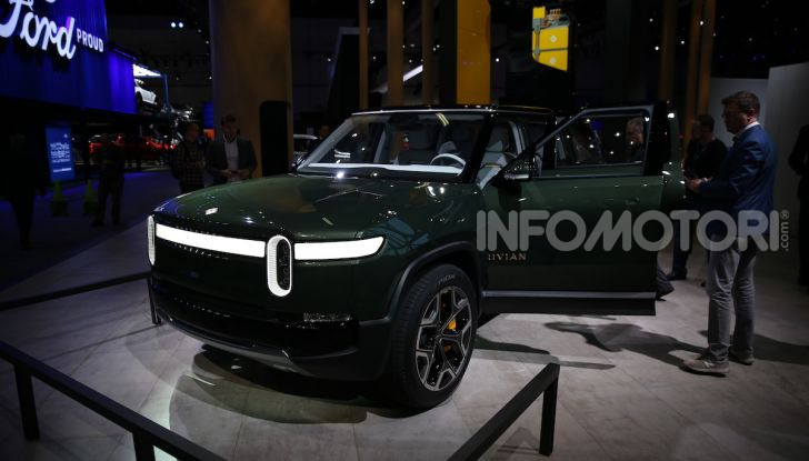 Rivian R1T, il pick-up elettrico da 764 CV - Foto 21 di 32