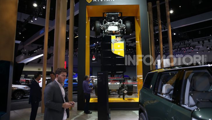 Rivian R1T, il pick-up elettrico da 764 CV - Foto 22 di 32